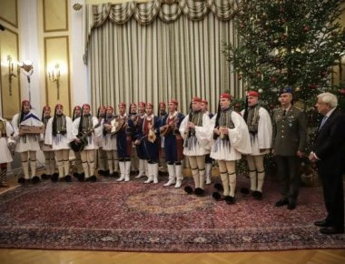 Τα κάλαντα στον Πρόεδρο της Δημοκρατίας - Το μήνυμα του για τη «μεγάλη δύναμη των Ελλήνων» (φωτο)